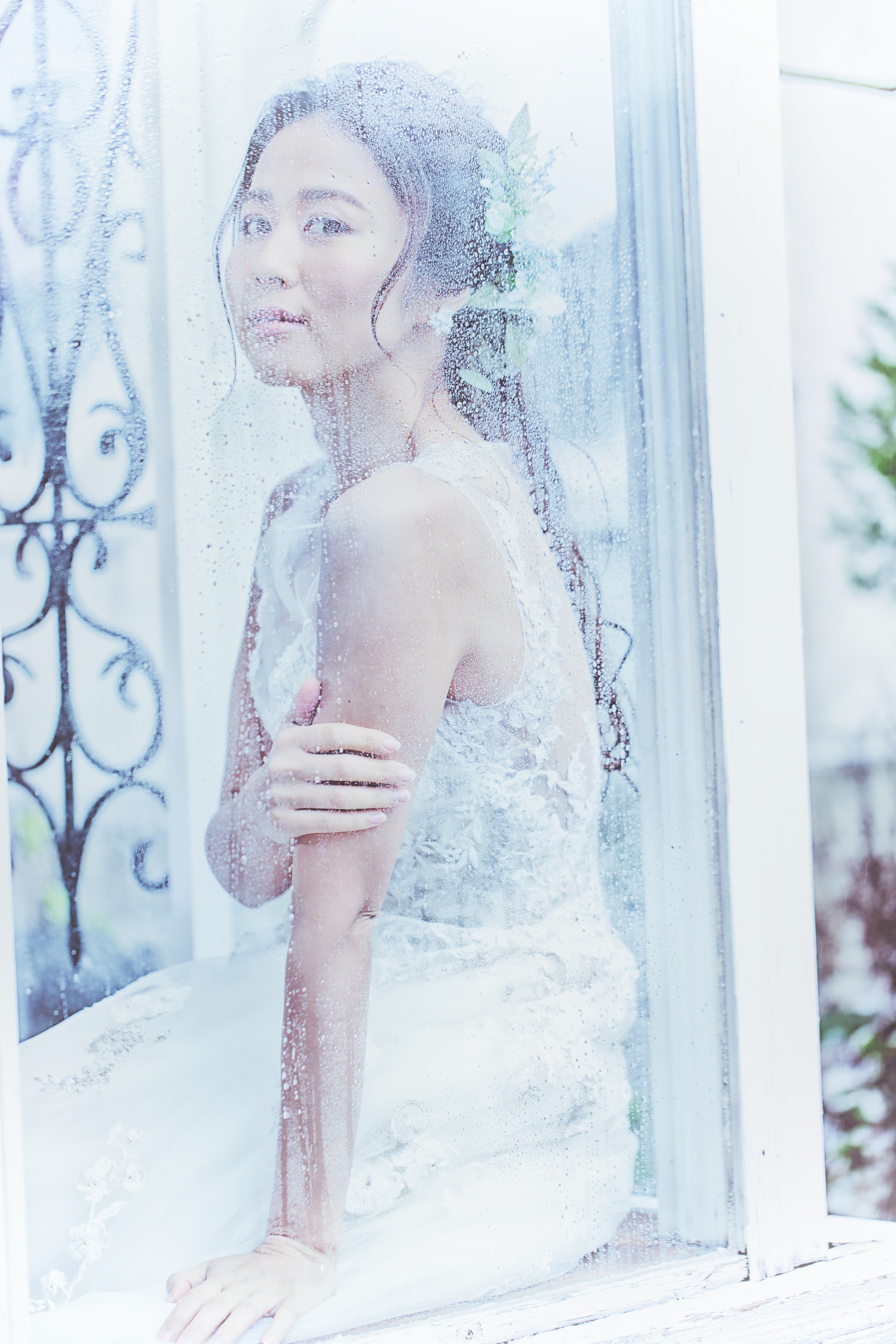 雨粒ひとつで、ふたりの時間がしっとりと濡れる